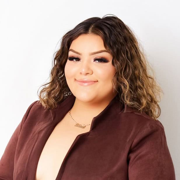 Karen Flores headshot